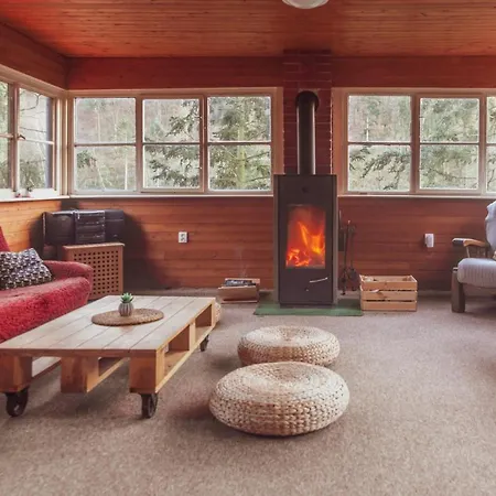 Casa vacanze House In The Hills&woods, For 6-16 Guests, Prague 20km Chyňava
