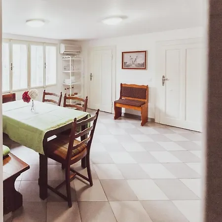 House In The Hills&woods, For 6-16 Guests, Prague 20km Casa vacanze