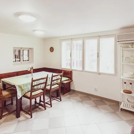 House In The Hills&woods, For 6-16 Guests, Prague 20km Casa vacanze Chyňava