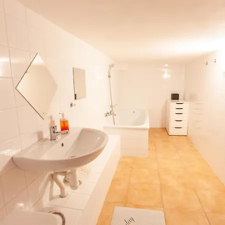 Casa vacanze House In The Hills&woods, For 6-16 Guests, Prague 20km *