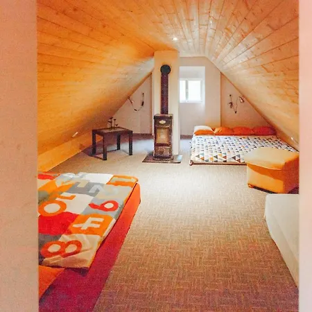 Casa vacanze House In The Hills&woods, For 6-16 Guests, Prague 20km Chyňava