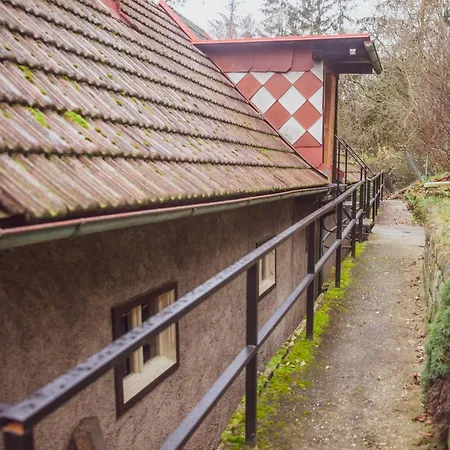 Casa vacanze House In The Hills&woods, For 6-16 Guests, Prague 20km Chyňava