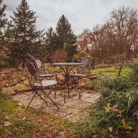 House In The Hills&woods, For 6-16 Guests, Prague 20km Casa vacanze Chyňava