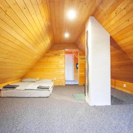 House In The Hills&woods, For 6-16 Guests, Prague 20km Casa vacanze Chyňava